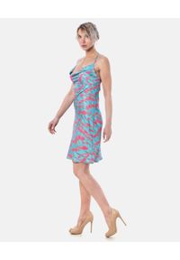 COSEL - Wzorzysta sukienka mini Bora Bora. Kolor: niebieski. Materiał: materiał. Długość rękawa: na ramiączkach. Wzór: nadruk. Sezon: lato. Długość: mini #5