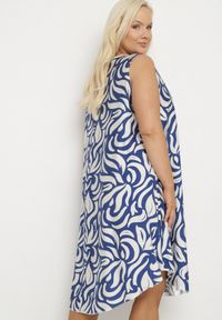 Born2be - Niebieska Rozkloszowana Sukienka z Wiskozy o Trapezowym Kroju Bez Rękawów Folariela. Okazja: na co dzień. Kolor: niebieski. Materiał: wiskoza. Długość rękawa: bez rękawów. Typ sukienki: trapezowe. Styl: elegancki, casual, klasyczny #3