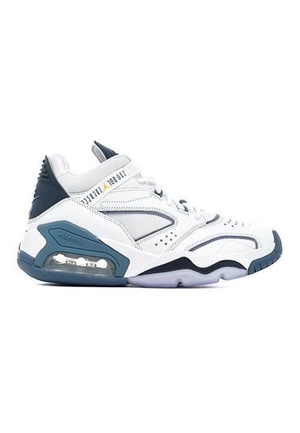 Buty do chodzenia męskie Nike Jordan Point Lane. Zapięcie: sznurówki. Kolor: biały. Materiał: guma, materiał, syntetyk. Szerokość cholewki: normalna. Sport: turystyka piesza