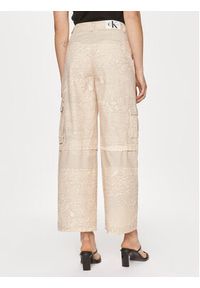 Calvin Klein Jeans Spodnie materiałowe J20J221071 Beżowy Relaxed Fit. Kolor: beżowy. Materiał: bawełna #3