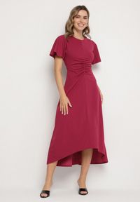 Born2be - Bordowa Rozkloszowana Sukienka Ozdobiona Marszczeniem Odallica. Kolor: czerwony. Wzór: aplikacja. Typ sukienki: rozkloszowane. Styl: elegancki #1