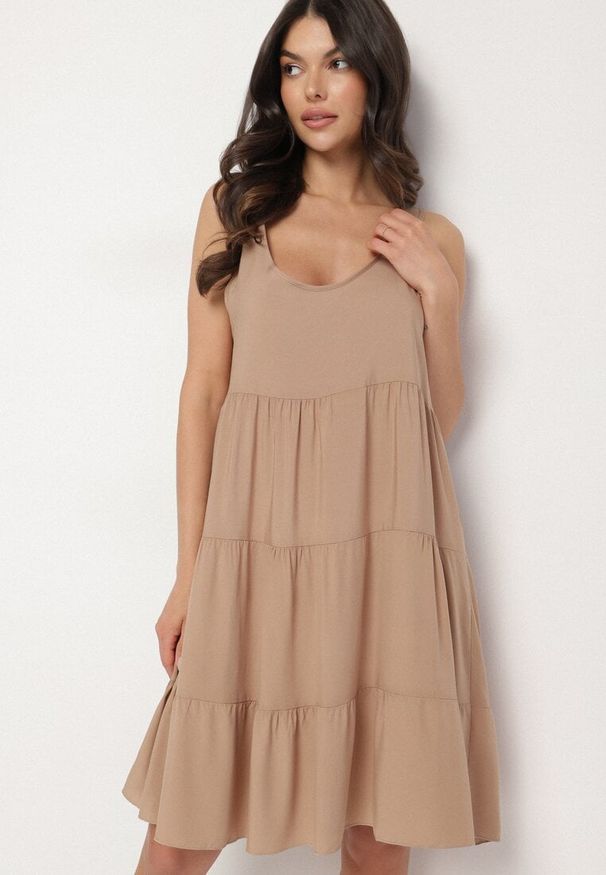 Born2be - Beżowa Sukienka a Rozkloszowana Sukienka na Ramiączkach z Falbanami Criselles. Okazja: na spacer, na plażę. Typ kołnierza: kołnierz z falbankami. Kolor: beżowy. Materiał: bawełna. Długość rękawa: na ramiączkach. Sezon: lato. Styl: elegancki