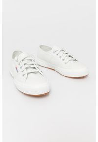 Superga Tenisówki damskie kolor biały. Nosek buta: okrągły. Zapięcie: sznurówki. Kolor: biały. Materiał: guma #3