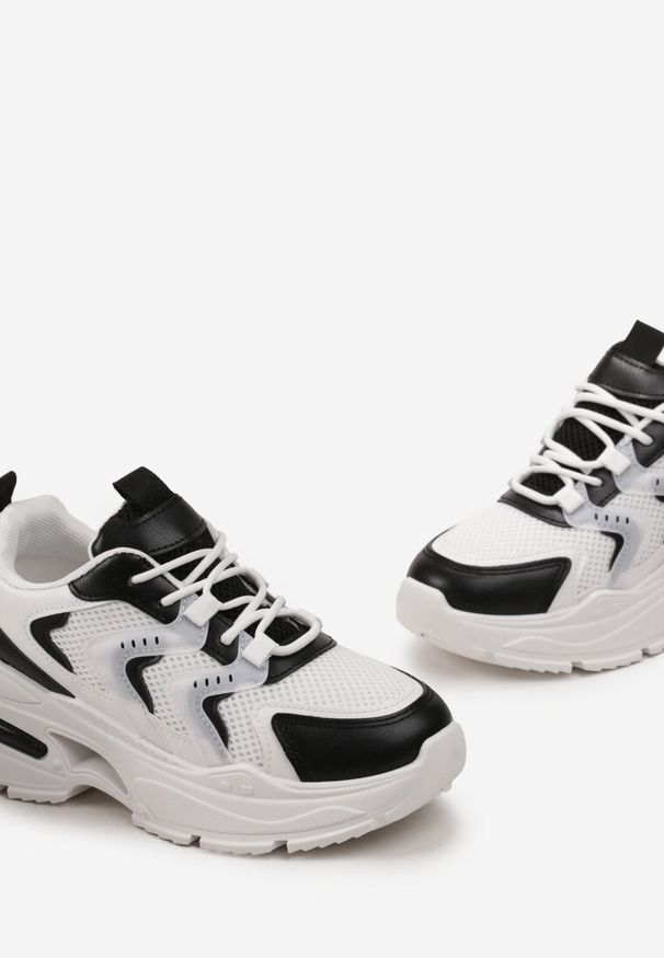 Renee - Biało-Czarne Sneakersy na Grubej Podeszwie z Metalicznymi Wstawkami Seta. Okazja: na co dzień. Kolor: biały