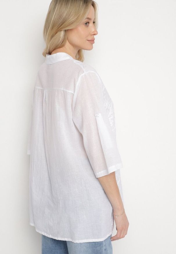 Born2be - Biała Haftowana Koszula z Bawełny z Podwijanymi Rękawami Aradwena. Okazja: na co dzień. Typ kołnierza: kołnierzyk klasyczny. Kolor: biały. Materiał: bawełna. Wzór: haft. Styl: casual, klasyczny, elegancki