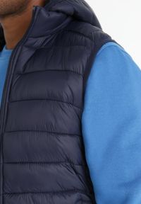 Born2be - Granatowa Kamizelka Pikowana Mansfeild. Okazja: na co dzień. Kolor: niebieski. Materiał: jeans, bawełna. Styl: elegancki, casual