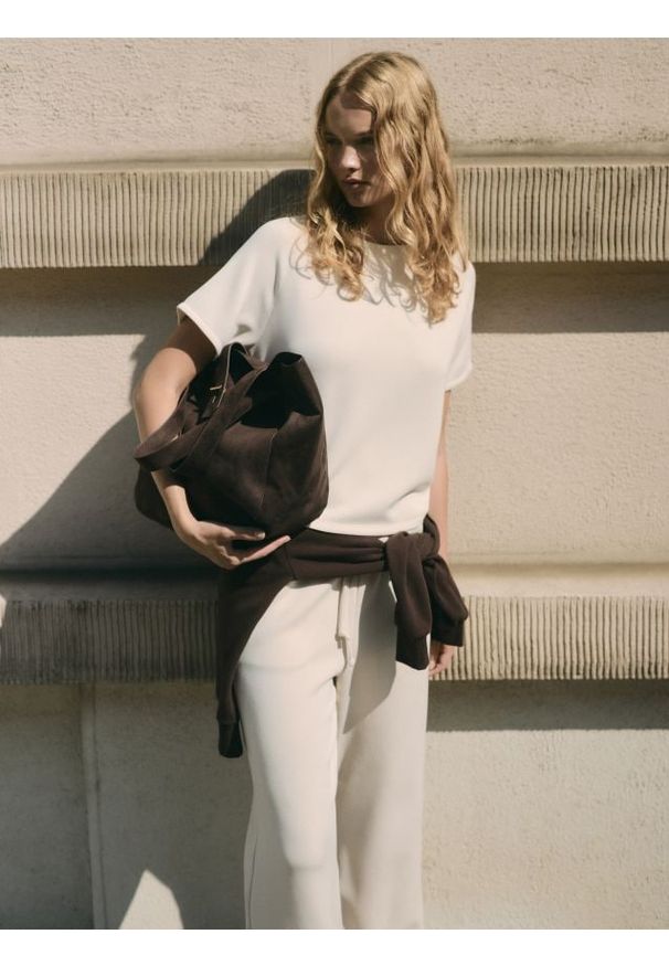 Reserved - T-shirt z modalem - beżowy. Kolor: beżowy. Materiał: dzianina