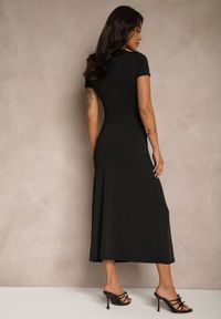 Renee - Czarna Sukienka Bodycon z Marszczeniem w Talii i Krótkimi Rękawami Aterezza. Okazja: na co dzień. Kolor: czarny. Materiał: skóra. Długość rękawa: krótki rękaw. Typ sukienki: bodycon. Styl: klasyczny, casual #3