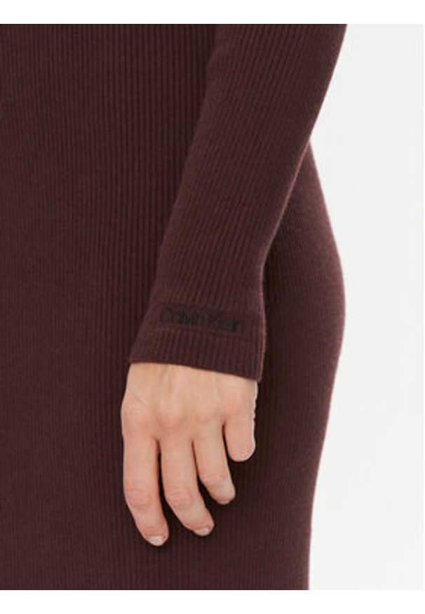 Calvin Klein Sukienka dzianinowa K20K206021 Bordowy Regular Fit. Kolor: czerwony. Materiał: bawełna, syntetyk