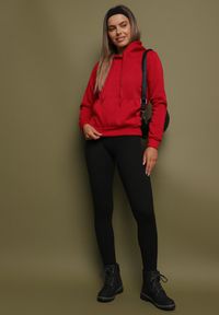 Born2be - Czerwona Bluza z Kapturem Kasseia. Typ kołnierza: kaptur. Kolor: czerwony. Materiał: polar, dzianina. Styl: klasyczny
