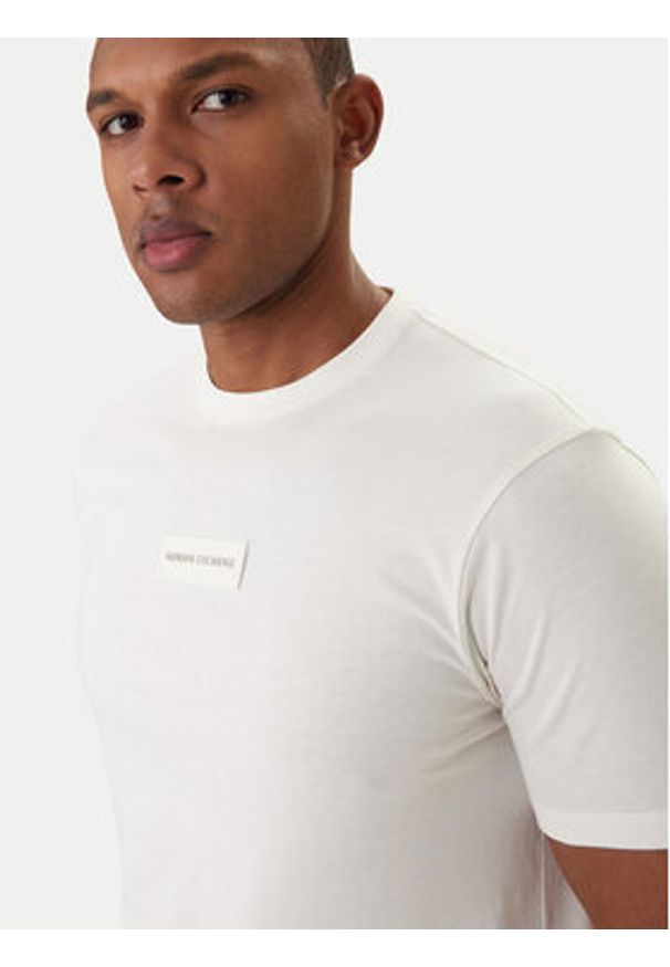 Armani Exchange T-Shirt XM002471 AF10356 U1074 Écru Slim Fit. Materiał: bawełna