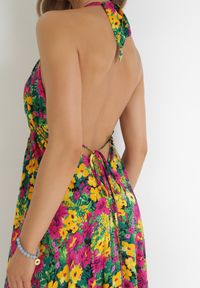 Born2be - Żółto-Fuksjowa Rozkloszowana Sukienka Maxi Wiązana na Szyi z Wiskozy w Kwiaty Enisa. Kolor: żółty. Materiał: wiskoza. Wzór: kwiaty. Sezon: wiosna, lato. Długość: maxi #5