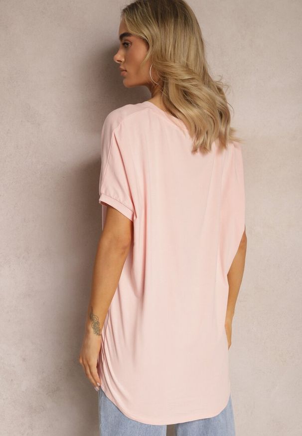 Renee - Różowy T-shirt Oversize o Przedłużonym Kroju Echinopa. Okazja: na co dzień, na imprezę. Kolor: różowy. Materiał: bawełna, jeans. Sezon: lato. Styl: casual
