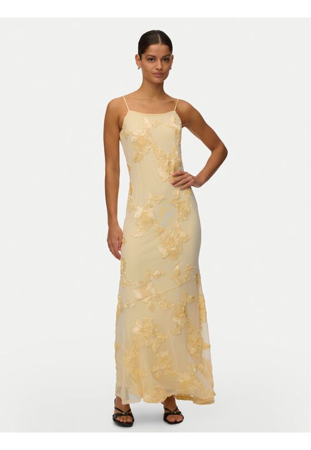 Vero Moda Sukienka wieczorowa Quinn 10348532 Żółty Regular Fit. Kolor: żółty. Materiał: syntetyk. Styl: wizytowy