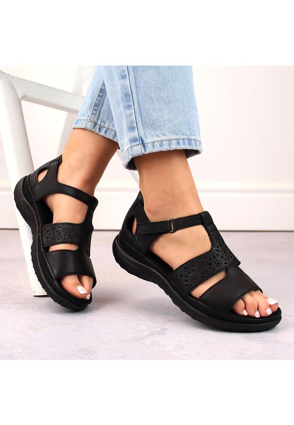 Skórzane komfortowe sandały damskie na rzep czarne Rieker 64865-01. Zapięcie: rzepy. Kolor: czarny. Materiał: skóra