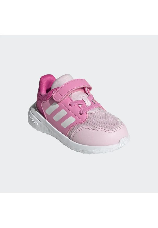 Adidas - Buty dla dzieci ADIDAS Tensaur. Zapięcie: rzepy. Szerokość cholewki: normalna. Sport: turystyka piesza
