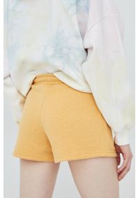 Superdry szorty damskie kolor żółty gładkie medium waist. Okazja: na co dzień. Kolor: żółty. Materiał: bawełna. Wzór: gładki. Styl: casual #3