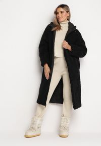 Born2be - Czarna Dwustronna Kurtka Płaszcz z Kapturem Eldorra. Typ kołnierza: kaptur. Kolor: czarny. Materiał: futro #3