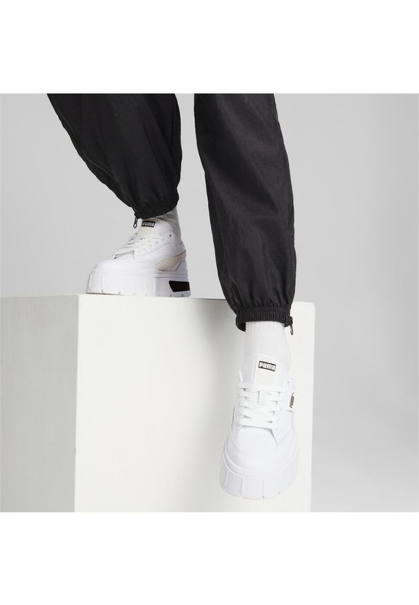Buty Puma Mayze Stack, Kobiety. Kolor: biały. Materiał: syntetyk, materiał. Sport: turystyka piesza