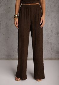 Renee - Brązowy Komplet Spodnie Wide Leg i Top ze Stójką i Drapowaniem w Talii Meridone. Kolor: brązowy. Materiał: materiał #2