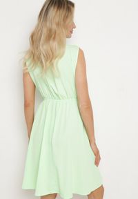 Born2be - Jasnozielona Sukienka z Kopertowym Dekoltem i Gumką w Pasie Vereri. Typ kołnierza: dekolt kopertowy. Kolor: zielony. Długość rękawa: krótki rękaw. Typ sukienki: kopertowe #7