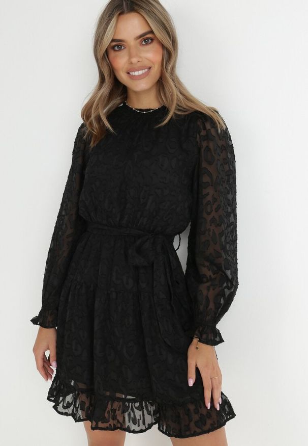 Born2be - Czarna Sukienka Koronkowa Wiązana w Pasie Mova. Kolor: czarny. Materiał: koronka. Wzór: nadruk, motyw zwierzęcy. Długość: mini