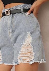 Renee - Jasnoniebieskie Bawełniane Szorty Jeansowe z Paskiem i Przetarciami High Waist Vikisona. Okazja: na co dzień. Stan: podwyższony. Kolor: niebieski. Materiał: bawełna, jeans. Styl: elegancki, casual #5