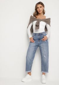 Born2be - Niebieskie Jeansy o Kroju Boyfriend Zdobione Przetarciami Hanorie. Okazja: na co dzień, na spacer. Kolor: niebieski. Wzór: aplikacja. Styl: casual #3