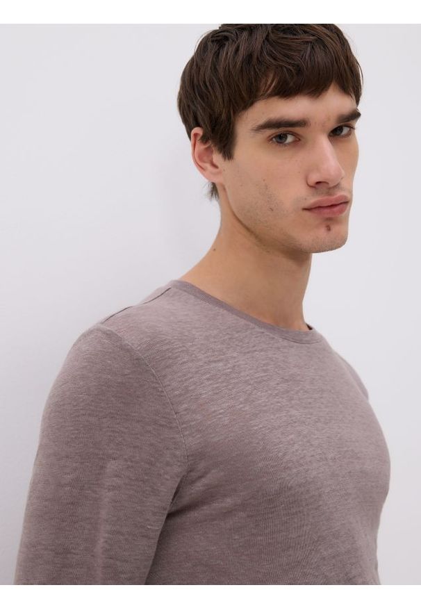 Reserved - Lniany longsleeve - brązowy. Kolor: brązowy. Materiał: len. Długość rękawa: długi rękaw