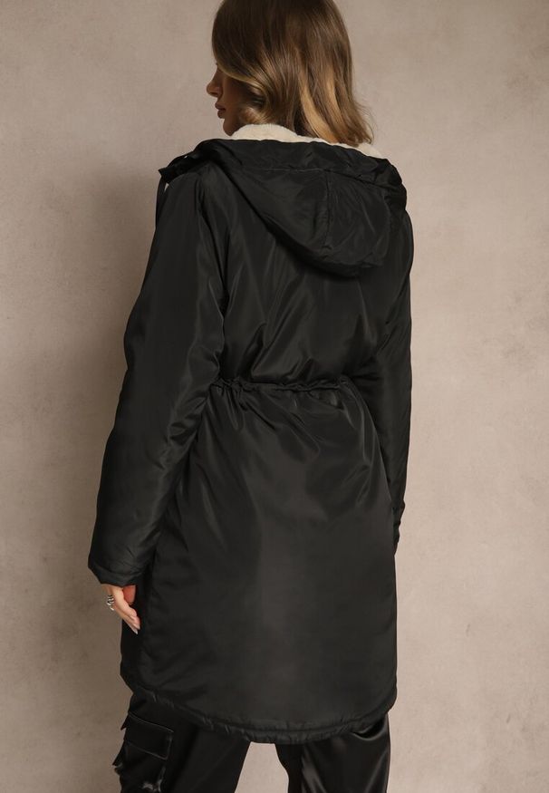 Renee - Czarna Kurtka Parka w Stylu Casual Ocieplana Futerkiem Olleania. Okazja: na co dzień. Kolor: czarny. Materiał: futro. Wzór: aplikacja. Styl: casual