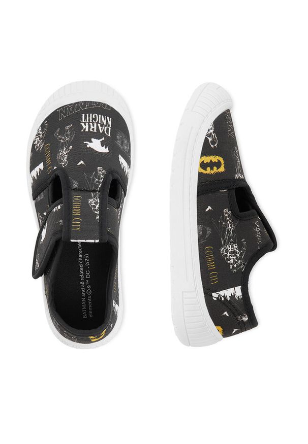 Kapcie Batman. Kolor: czarny. Wzór: motyw z bajki