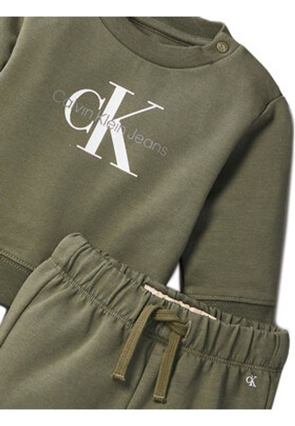 Calvin Klein Jeans Dres Monogram IN0IN00017 Zielony Regular Fit. Kolor: zielony. Materiał: bawełna