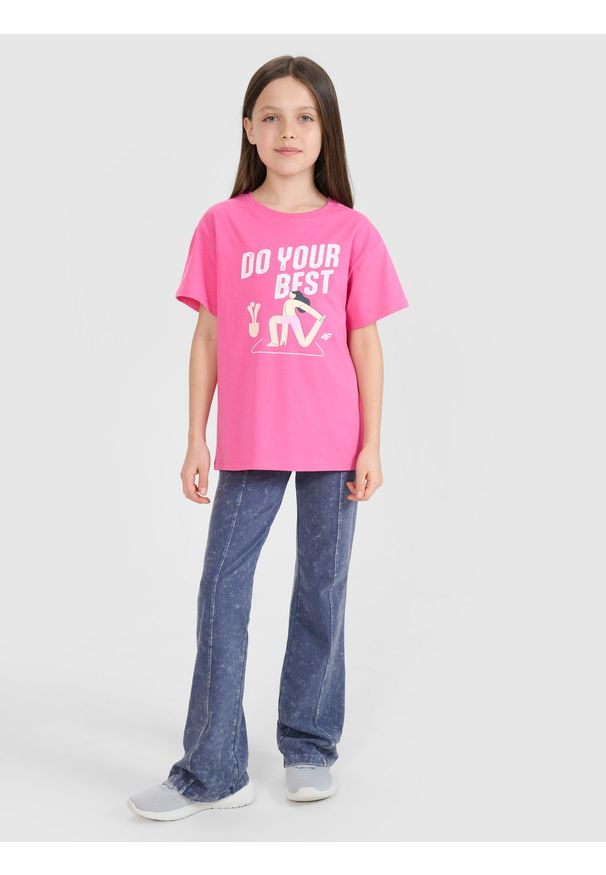 4f - 4F T-shirt regular z nadrukiem dziewczęcy - różowy 158 (12-13 lat). Okazja: na co dzień. Kolor: różowy. Materiał: bawełna, dzianina, jersey. Długość rękawa: krótki rękaw. Długość: krótkie. Wzór: nadruk. Sezon: lato. Styl: klasyczny, casual, sportowy
