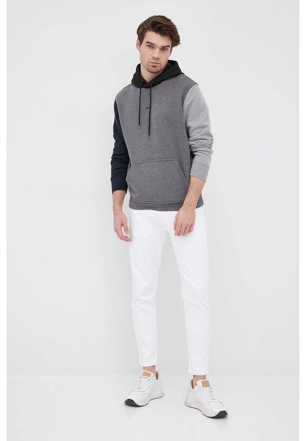 BOSS bluza BOSS CASUAL męska kolor szary z kapturem wzorzysta. Okazja: na co dzień. Typ kołnierza: kaptur. Kolor: szary. Materiał: dzianina. Styl: casual