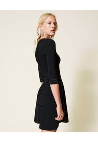 TwinSet - TWINSET - Czarna sukienka z ćwiekami. Kolor: czarny. Materiał: wiskoza. Długość: mini #4