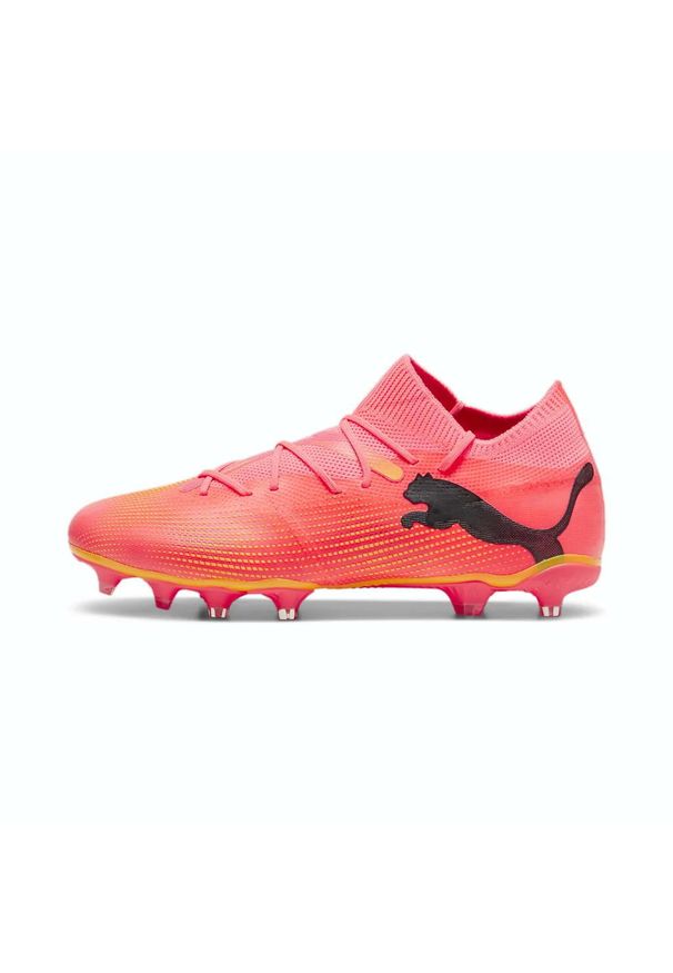 Buty piłkarskie męskie Puma 10771503. Zapięcie: sznurówki. Kolor: wielokolorowy, pomarańczowy, czarny. Materiał: materiał. Szerokość cholewki: normalna. Sport: piłka nożna
