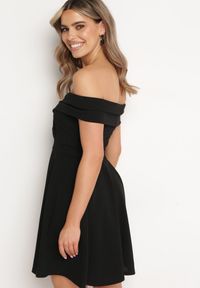 Born2be - Czarna Sukienka z Hiszpańskim Dekoltem o Rozkloszowanym Fasonie Vilenia. Okazja: na co dzień. Kolor: czarny. Typ sukienki: rozkloszowane. Styl: casual, elegancki #3