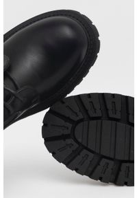 Answear Lab - Workery. Nosek buta: okrągły. Zapięcie: sznurówki. Kolor: czarny. Obcas: na platformie. Styl: wakacyjny #2