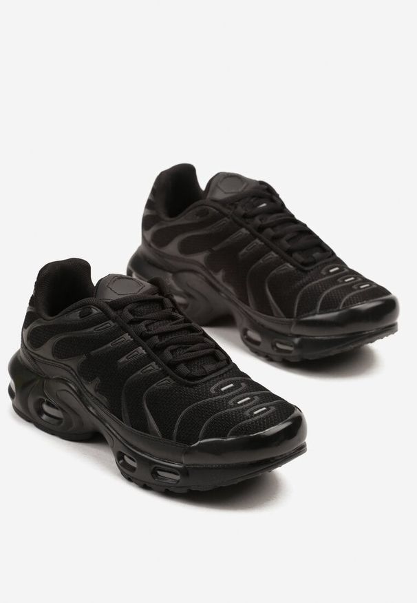 Born2be - Czarne Buty Sportowe Sneakersy Ozdobione Tłoczeniem Tulinea. Okazja: na co dzień, na spacer. Kolor: czarny. Wzór: aplikacja. Sport: turystyka piesza
