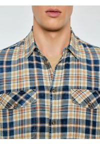 Big-Star - Koszula męska bawełniana w kratę beżowo-granatowa Kolisew 800. Kolor: beżowy. Materiał: bawełna. Długość rękawa: długi rękaw. Długość: długie. Wzór: kratka. Styl: vintage, elegancki #3