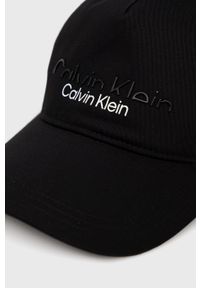 Calvin Klein czapka bawełniana kolor czarny z aplikacją. Kolor: czarny. Materiał: bawełna. Wzór: aplikacja #3