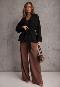 Renee - Czarna Kurtka z Bawełny i Wiskozy o Fasonie Krótkiego Trencza Abicara. Okazja: na co dzień. Typ kołnierza: kaptur. Kolor: czarny. Materiał: wiskoza, bawełna. Długość: krótkie. Styl: casual #4