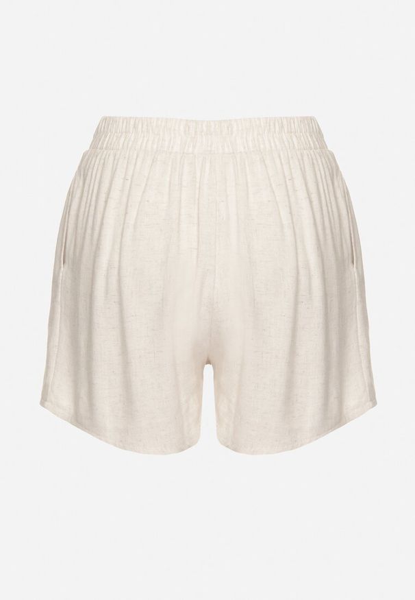 Born2be - Jasnobeżowe Szorty z Lnem i Wysokim Stanem Orrea. Okazja: na co dzień, na spacer. Stan: podwyższony. Kolor: beżowy. Materiał: len. Sezon: lato. Styl: casual, klasyczny, elegancki