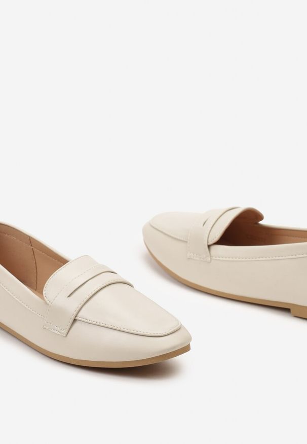 Born2be - Beżowe Mokasyny Loafersy w Stylu Retro Brinlees. Okazja: na co dzień. Nosek buta: okrągły. Kolor: beżowy. Materiał: jeans. Wzór: aplikacja. Styl: retro
