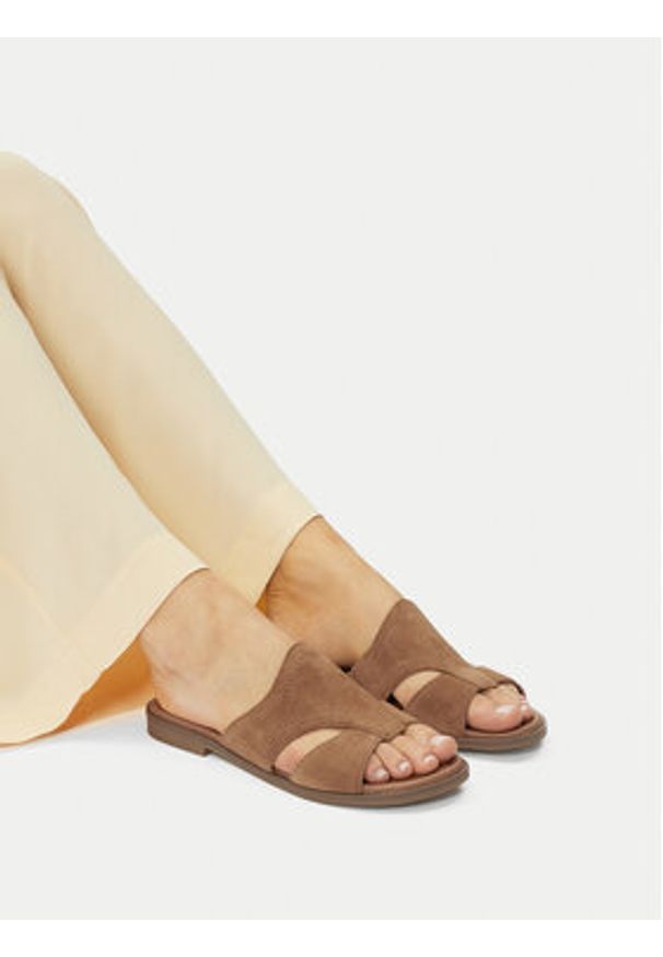 Lasocki Klapki WI23-FOXI-57 Beżowy. Kolor: beżowy. Materiał: skóra, zamsz