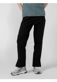 outhorn - Jeansy straight z prostymi nogawkami damskie Outhorn - czarne. Stan: podwyższony. Kolor: czarny. Materiał: jeans. Wzór: haft
