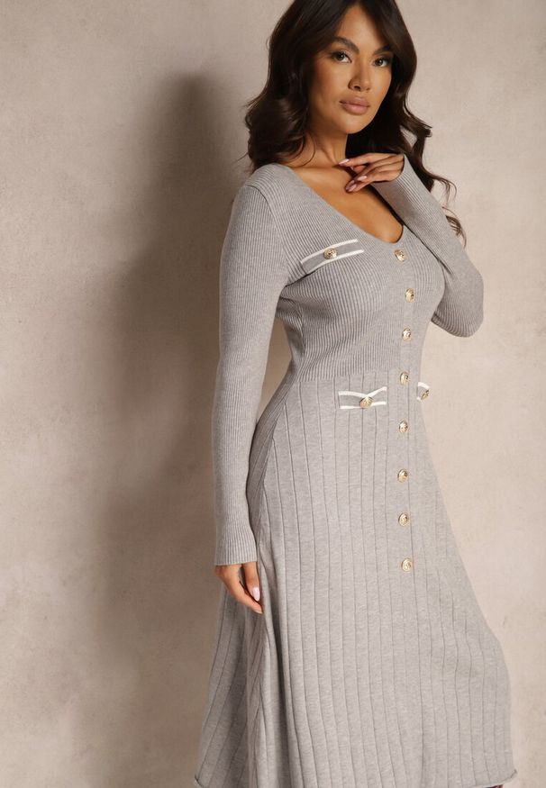 Renee - Szara Rozkloszowana Sukienka z Wiskozą Imitacją Kieszeni i Guzikami Izadria. Okazja: na co dzień. Kolor: szary. Materiał: wiskoza. Styl: casual, klasyczny, elegancki