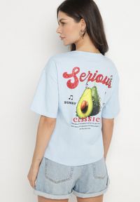 Born2be - Niebieski T-shirt z Bawełną i Motywem Awokado Addixa. Okazja: na co dzień. Kolor: niebieski. Materiał: bawełna. Styl: klasyczny, casual #4