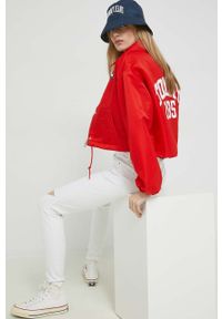 Tommy Jeans kurtka damska kolor czerwony przejściowa. Okazja: na co dzień. Kolor: czerwony. Materiał: poliester, poliamid. Styl: casual #5