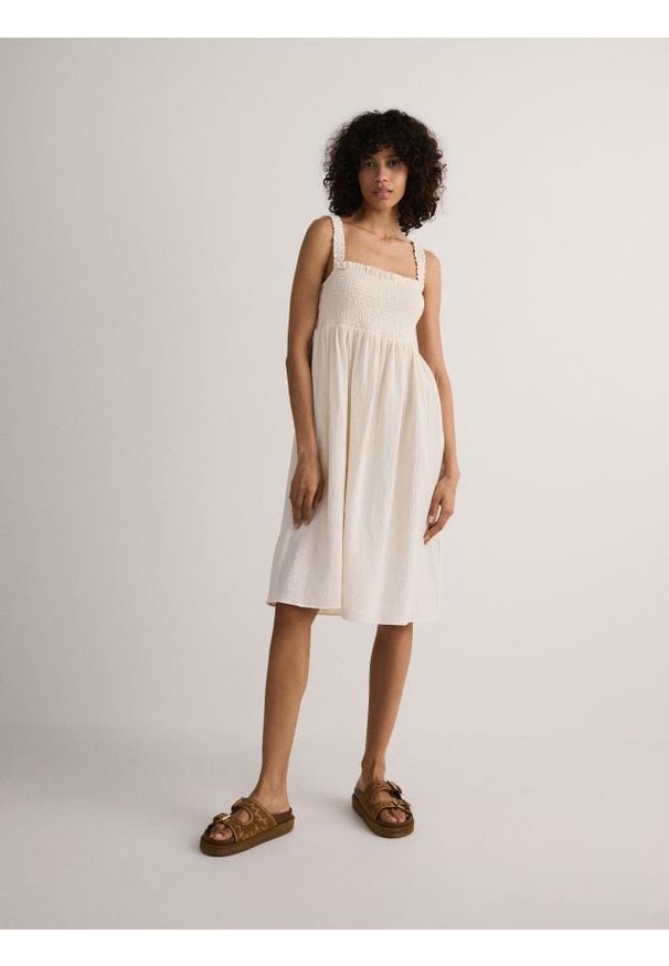Reserved - Muślinowa sukienka mini - kremowy. Kolor: kremowy. Materiał: bawełna. Długość: mini